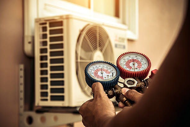 Professional Ductwork Repair technician working in Elmhurst, IL